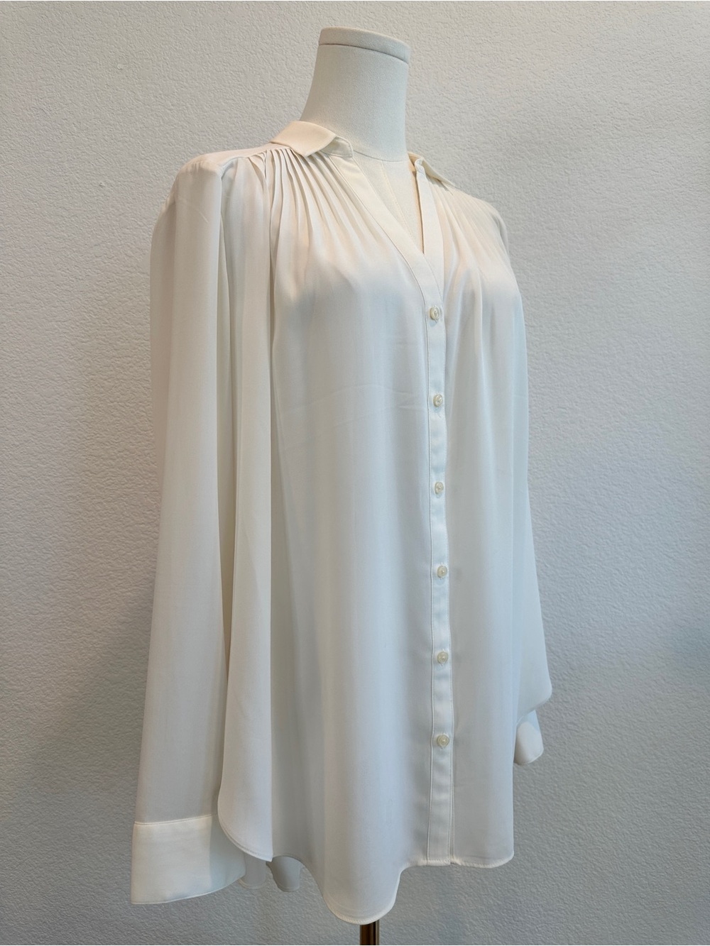 Express Ivory Pleated Button Front Blouse Large NWOT Flowy Workwear Top